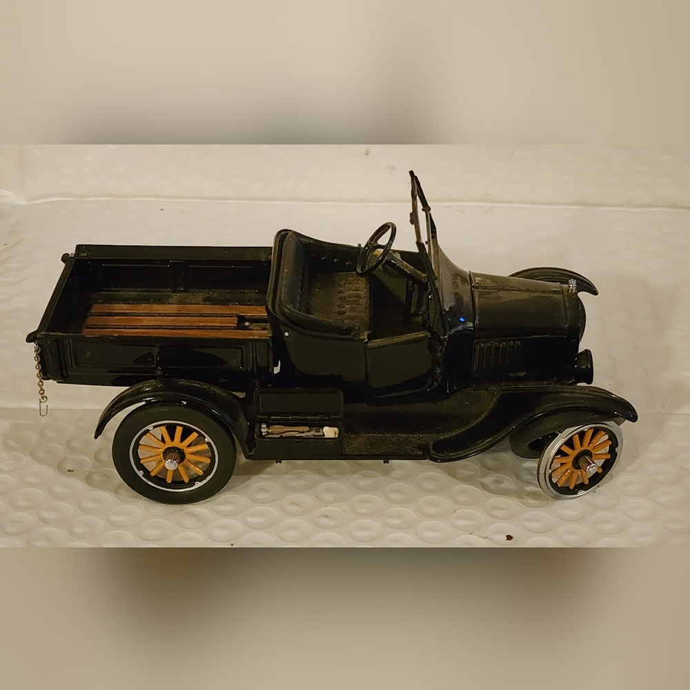 Danbury Mint 1925 Ford Model T Runabout Black Diecast Car